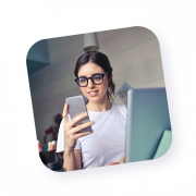 Frau mit Handy